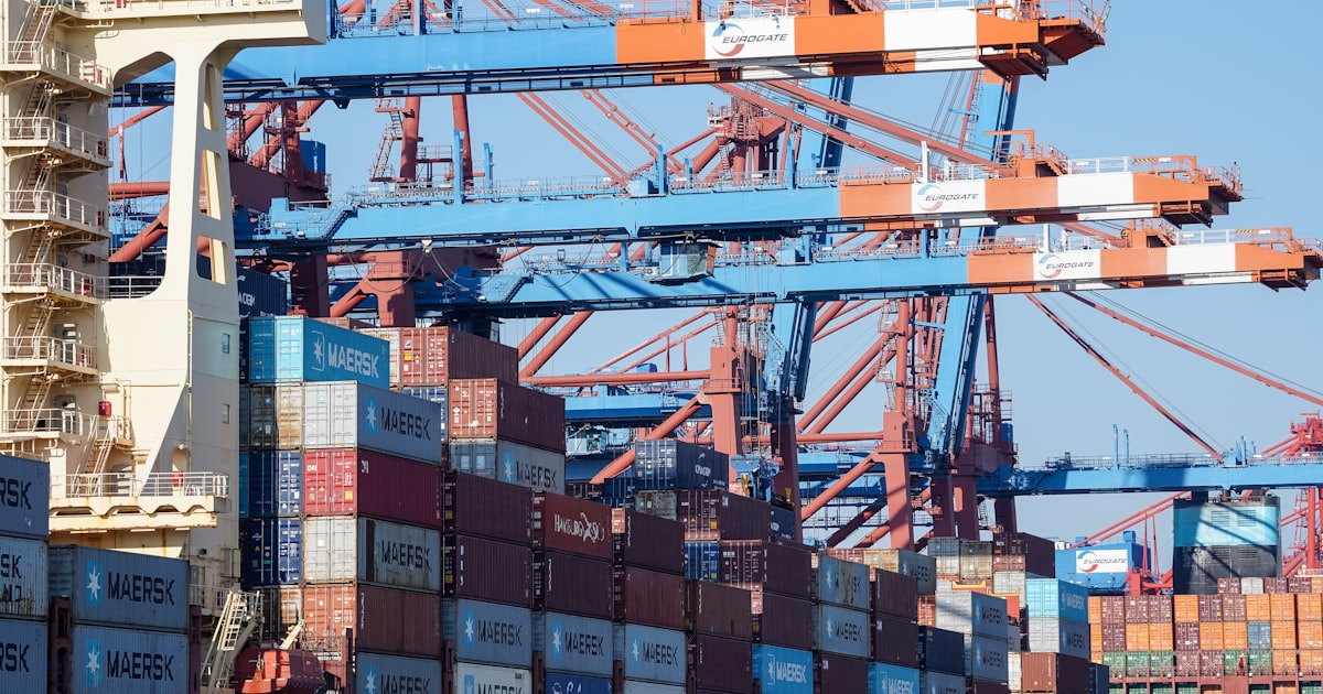 Buque de carga con contenedores